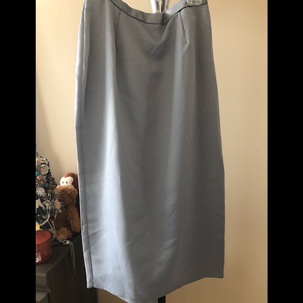🦢New R&M Richards Stunning Silky Feels Long Skirt 🦢
